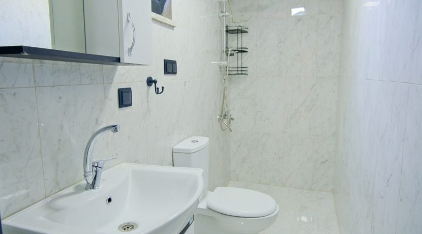 Büyükhusun Sahili'nde Satılık 700 m² Zeytinlik İçinde Resmi Ev