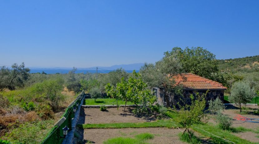 Büyükhusun Sahili'nde Satılık 700 m² Zeytinlik İçinde Resmi Ev (21)