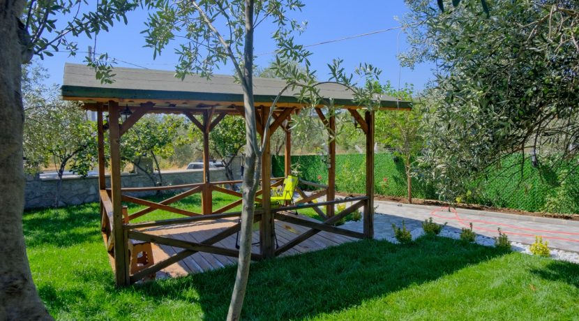 Büyükhusun Sahili'nde Satılık 700 m² Zeytinlik İçinde Resmi Ev (21)