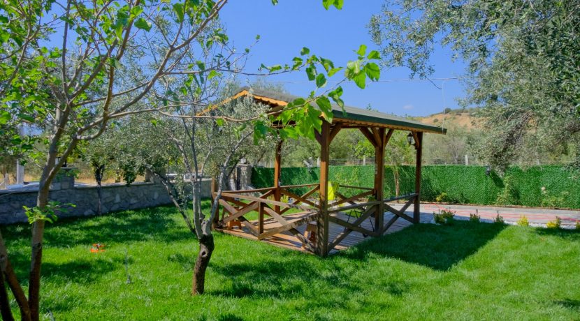 Büyükhusun Sahili'nde Satılık 700 m² Zeytinlik İçinde Resmi Ev (21)