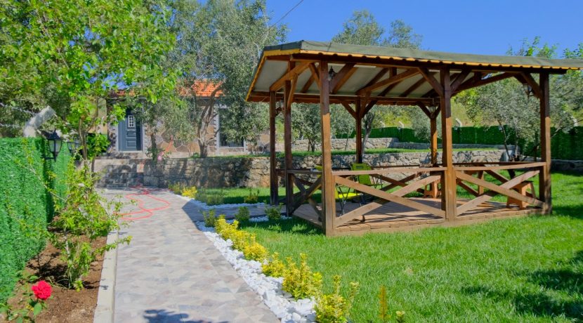 Büyükhusun Sahili'nde Satılık 700 m² Zeytinlik İçinde Resmi Ev (21)