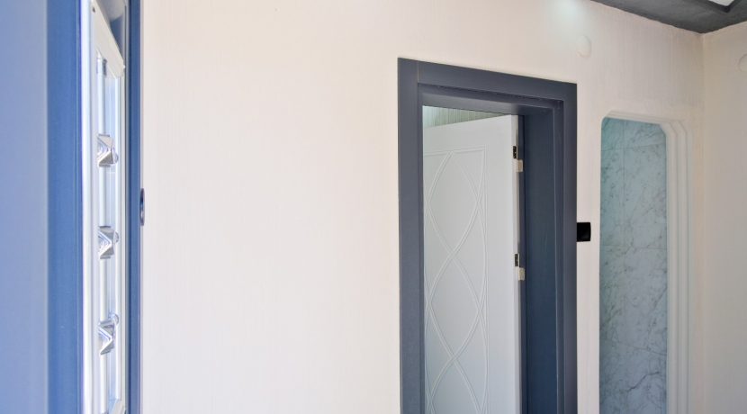 Büyükhusun Sahili'nde Satılık 700 m² Zeytinlik İçinde Resmi Ev