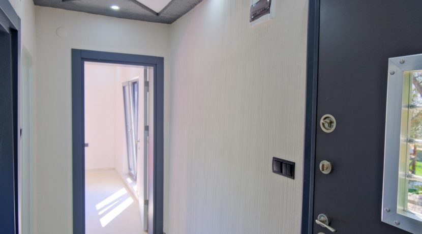 Büyükhusun Sahili'nde Satılık 700 m² Zeytinlik İçinde Resmi Ev