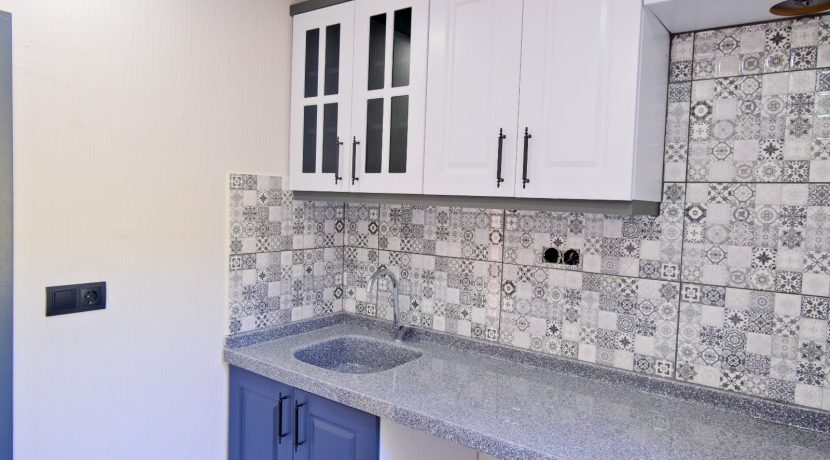 Büyükhusun Sahili'nde Satılık 700 m² Zeytinlik İçinde Resmi Ev