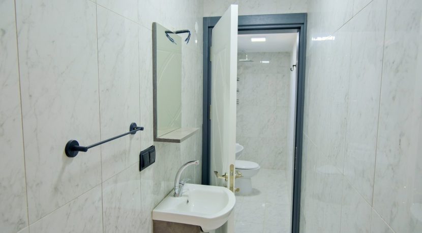 Büyükhusun Sahili'nde Satılık 700 m² Zeytinlik İçinde Resmi Ev