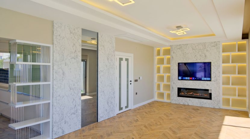 Narlı Sahilinde Satılık Denize Sıfır Lüks Villa (11)