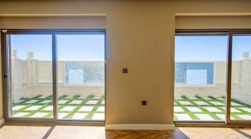 Narlı Sahilinde Satılık Denize Sıfır Lüks Villa (12)