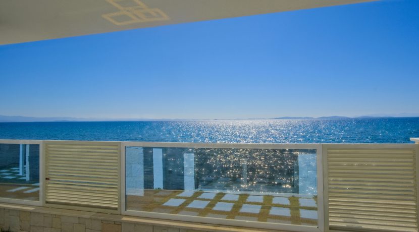 Narlı Sahilinde Satılık Denize Sıfır Lüks Villa (13)