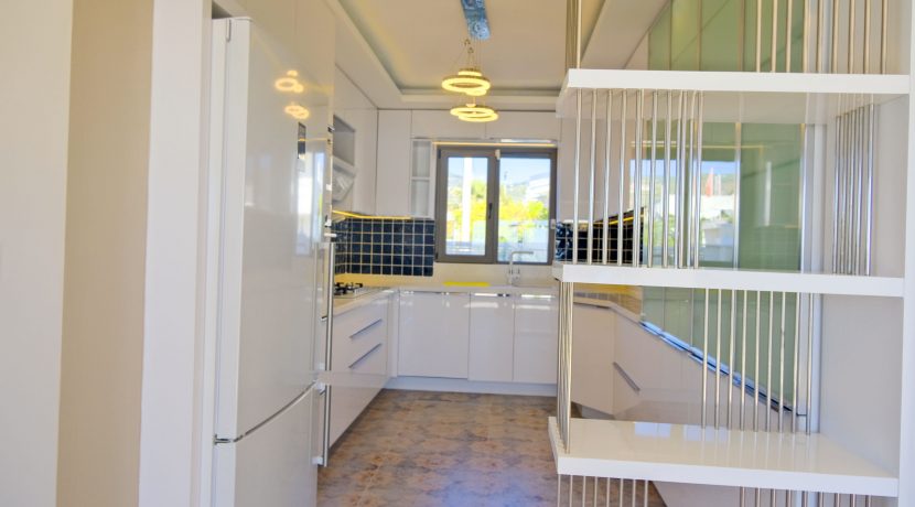 Narlı Sahilinde Satılık Denize Sıfır Lüks Villa (14)