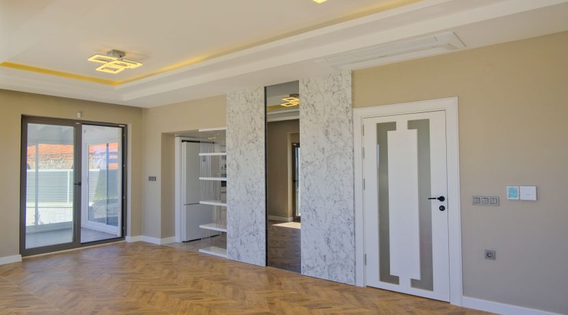 Narlı Sahilinde Satılık Denize Sıfır Lüks Villa (17)