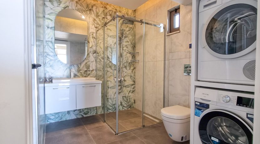 Narlı Sahilinde Satılık Denize Sıfır Lüks Villa (2)