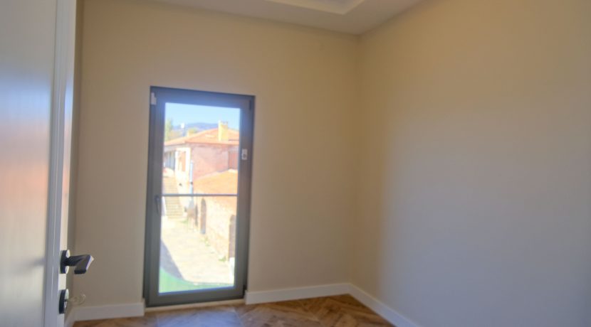 Narlı Sahilinde Satılık Denize Sıfır Lüks Villa (26)