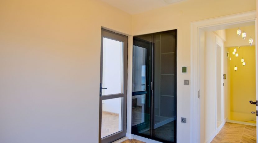 Narlı Sahilinde Satılık Denize Sıfır Lüks Villa (27)