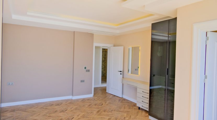 Narlı Sahilinde Satılık Denize Sıfır Lüks Villa (30)