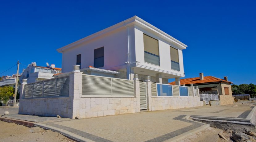 Narlı Sahilinde Satılık Denize Sıfır Lüks Villa (31)