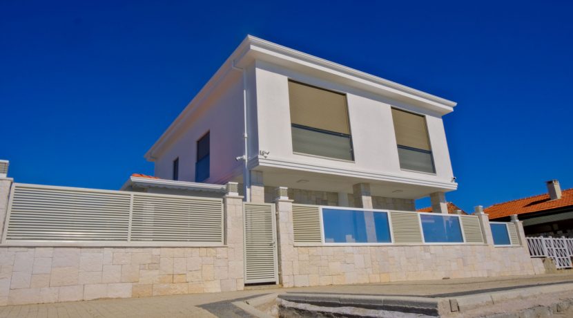 Narlı Sahilinde Satılık Denize Sıfır Lüks Villa (32)