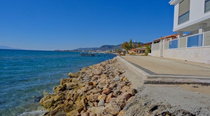 Narlı Sahilinde Satılık Denize Sıfır Lüks Villa (33)