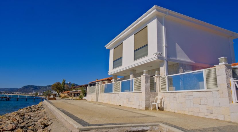 Narlı Sahilinde Satılık Denize Sıfır Lüks Villa (34)
