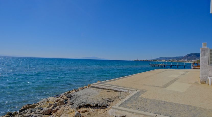 Narlı Sahilinde Satılık Denize Sıfır Lüks Villa (35)