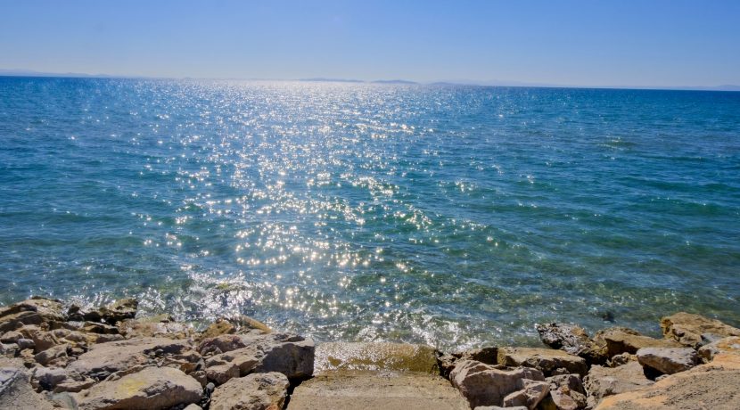 Narlı Sahilinde Satılık Denize Sıfır Lüks Villa (36)