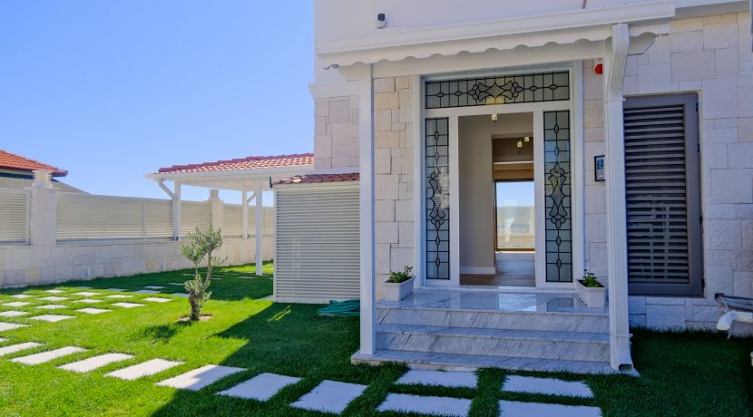 Narlı Sahilinde Satılık Denize Sıfır Lüks Villa (4)