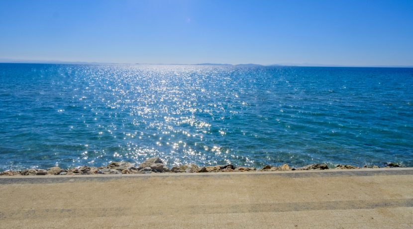 Narlı Sahilinde Satılık Denize Sıfır Lüks Villa (8)