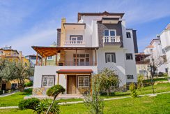 Küçükkuyu'da Kiralık Müstakil Villa