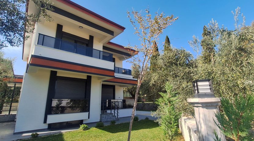 Güre’de Satılık 6+2 Tripleks Lüks Tam Müstakil Villa