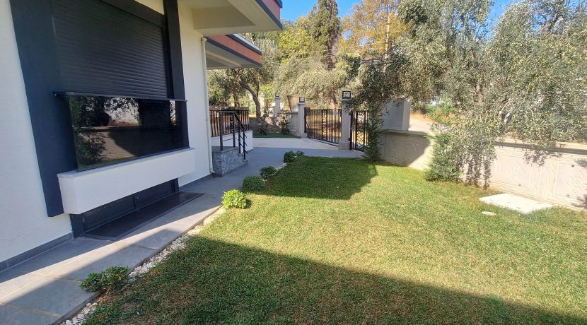 Güre’de Satılık 6+2 Tripleks Lüks Tam Müstakil Villa