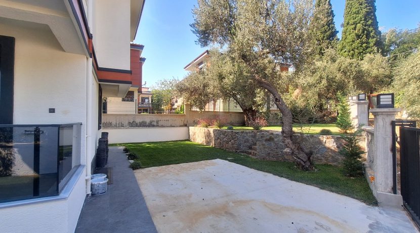 Güre’de Satılık 6+2 Tripleks Lüks Tam Müstakil Villa