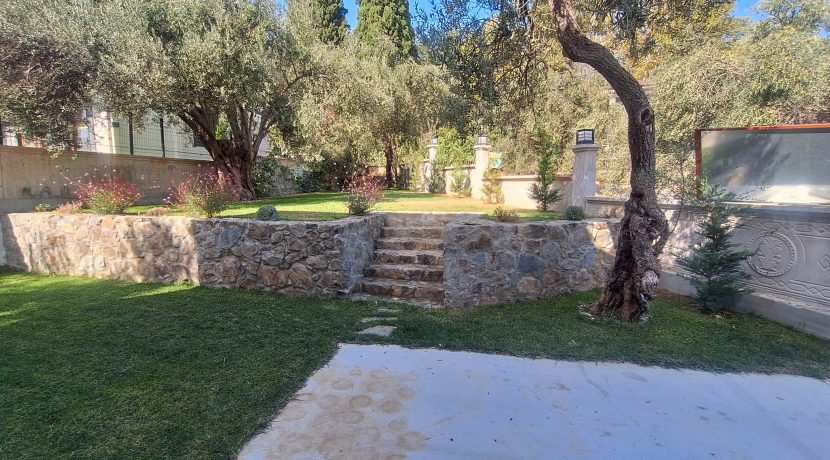 Güre’de Satılık 6+2 Tripleks Lüks Tam Müstakil Villa