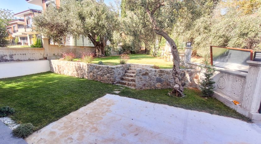 Güre’de Satılık 6+2 Tripleks Lüks Tam Müstakil Villa