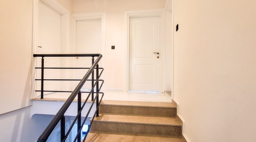 Güre’de Satılık 6+2 Tripleks Lüks Tam Müstakil Villa