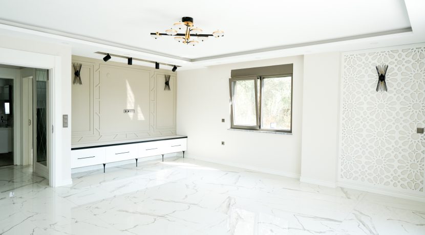 Narlı Mahallesi’nde Satılık Sıfır 5+1 Tam Müstakil çift Teraslı Tripleks