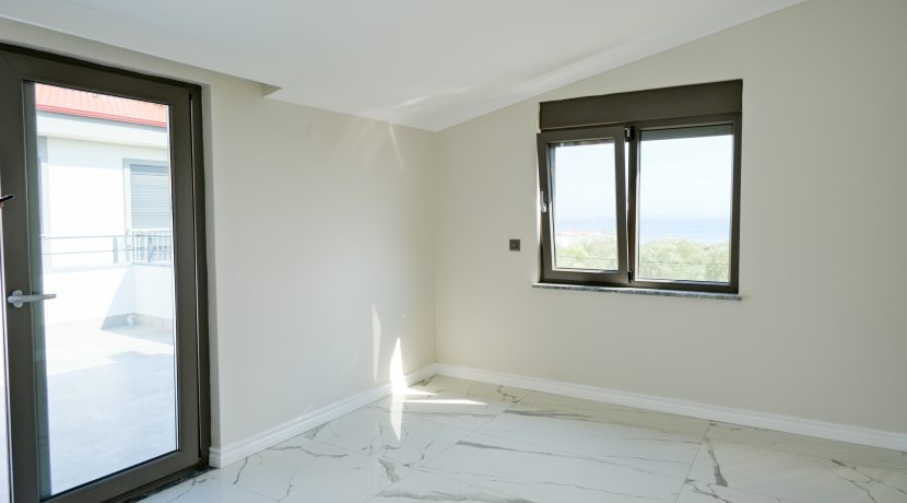 Narlı Mahallesi’nde Satılık Sıfır 5+1 Tam Müstakil çift Teraslı Tripleks