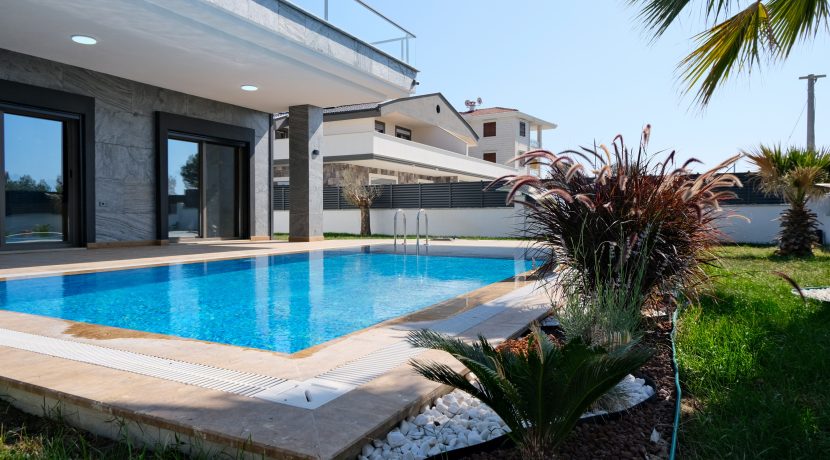 Narlı Mahallesi’nde Satılık Sıfır 5+1 Ultra lüks Akıllı Villa