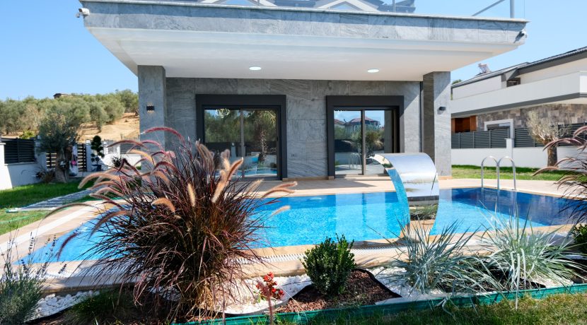 Narlı Mahallesi’nde Satılık Sıfır 5+1 Ultra lüks Akıllı Villa