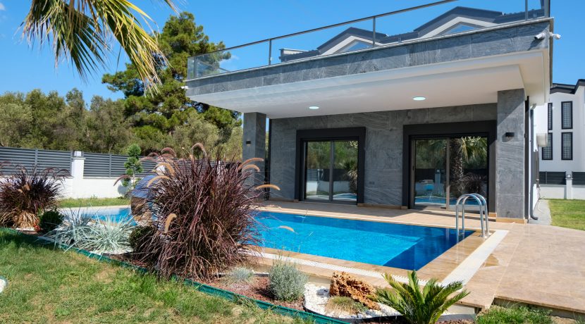 Narlı Mahallesi’nde Satılık Sıfır 5+1 Ultra lüks Akıllı Villa