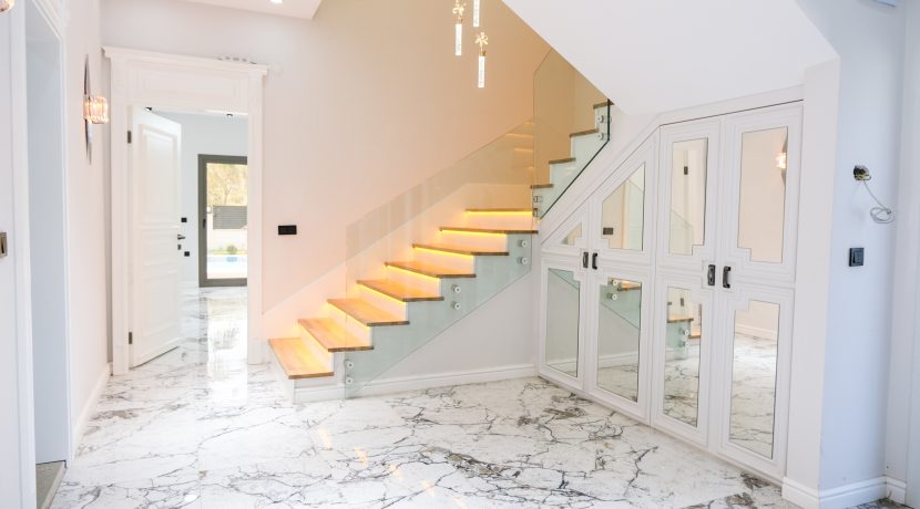 Narlı Mahallesi’nde Satılık Sıfır 5+1 Ultra lüks Akıllı Villa