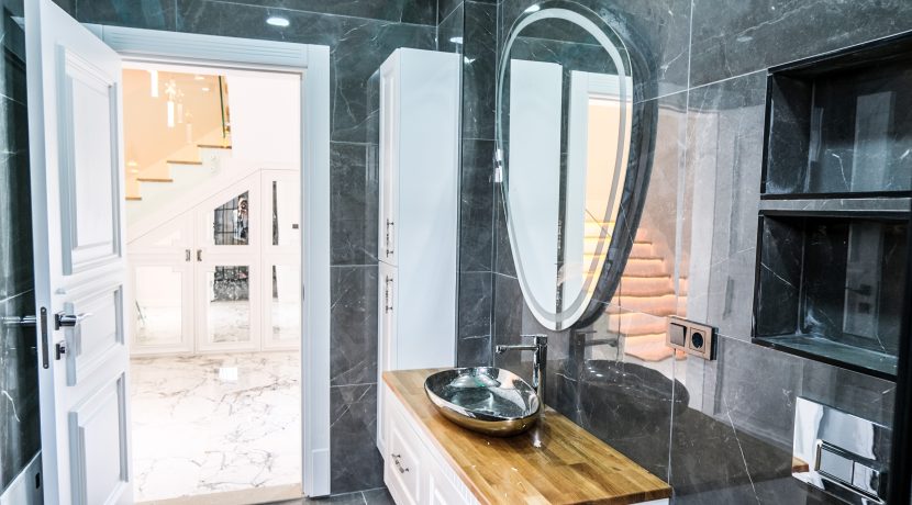 Narlı Mahallesi’nde Satılık Sıfır 5+1 Ultra lüks Akıllı Villa