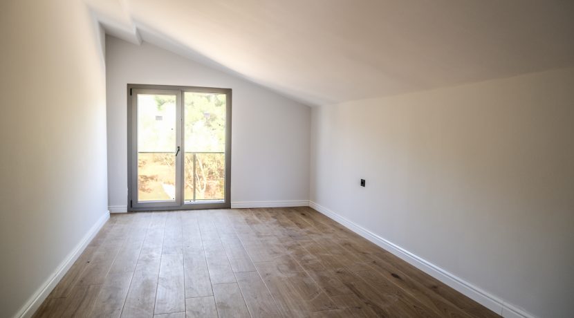 Narlı Mahallesi’nde Satılık Sıfır 5+1 Ultra lüks Akıllı Villa