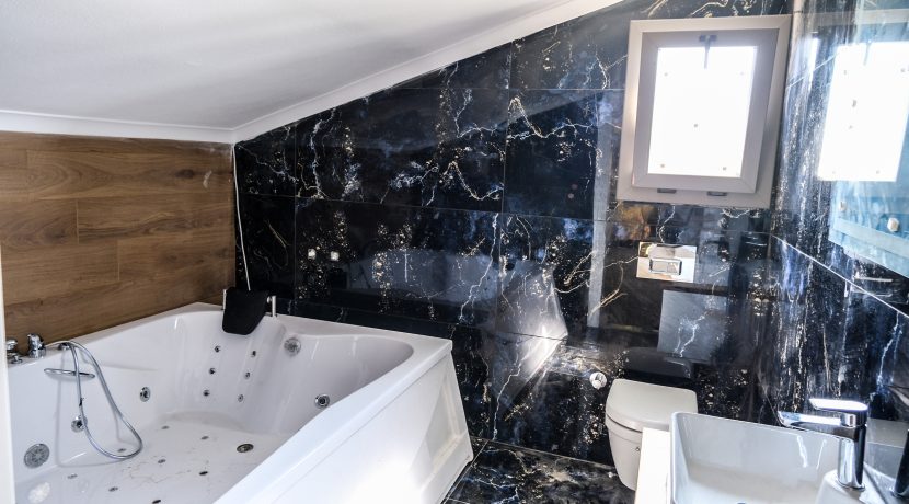 Narlı Mahallesi’nde Satılık Sıfır 5+1 Ultra lüks Akıllı Villa