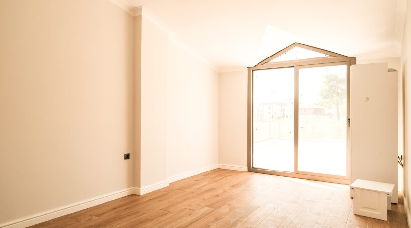 Narlı Mahallesi’nde Satılık Sıfır 5+1 Ultra lüks Akıllı Villa