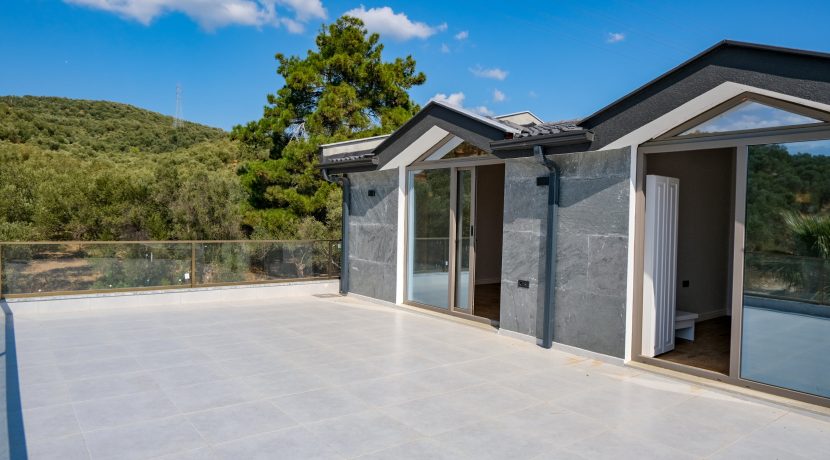 Narlı Mahallesi’nde Satılık Sıfır 5+1 Ultra lüks Akıllı Villa