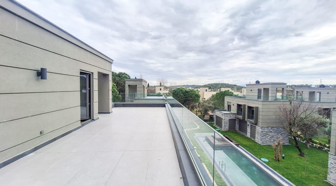 Güre’de Satılık 3+1 Dubleks Tam Müstakil Havuzlu Villa