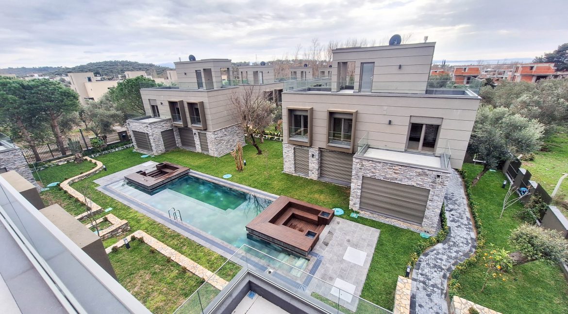 Güre’de Satılık 3+1 Dubleks Tam Müstakil Havuzlu Villa