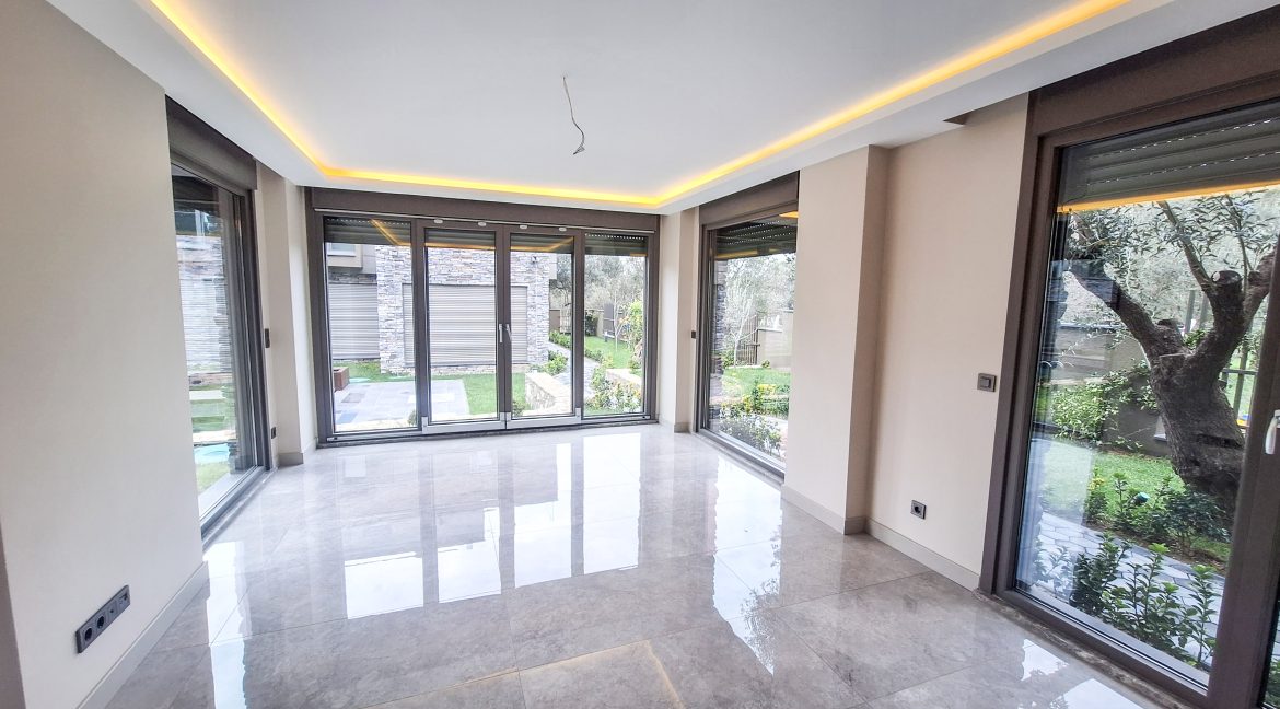 Güre’de Satılık 3+1 Dubleks Tam Müstakil Havuzlu Villa