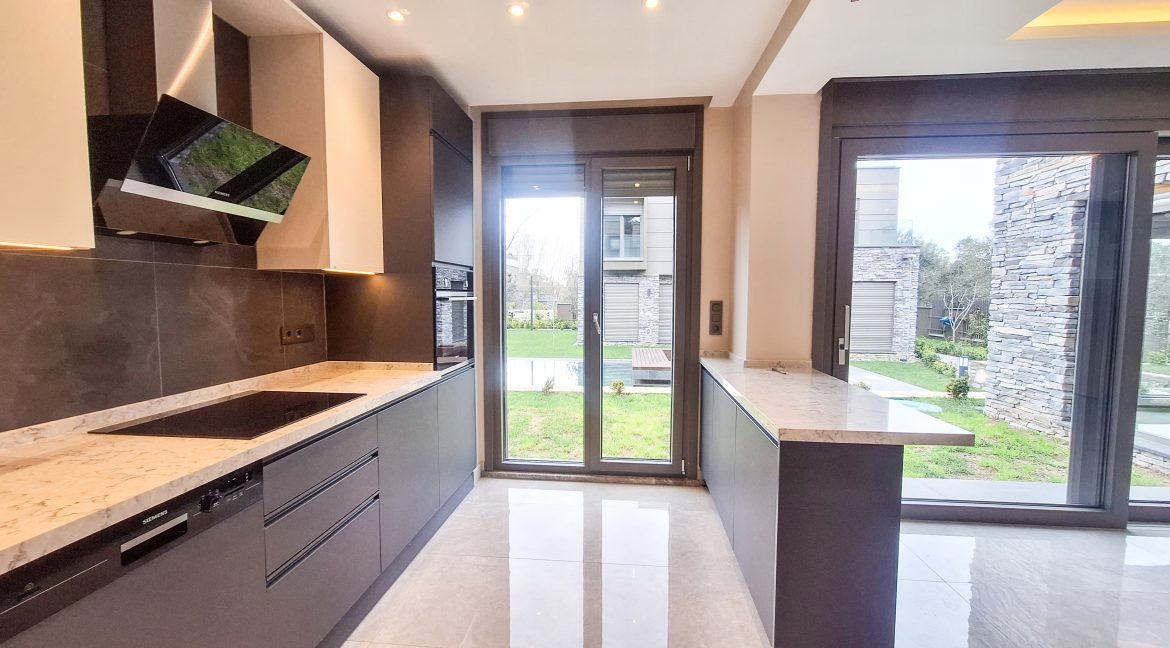 Güre’de Satılık 3+1 Dubleks Tam Müstakil Havuzlu Villa