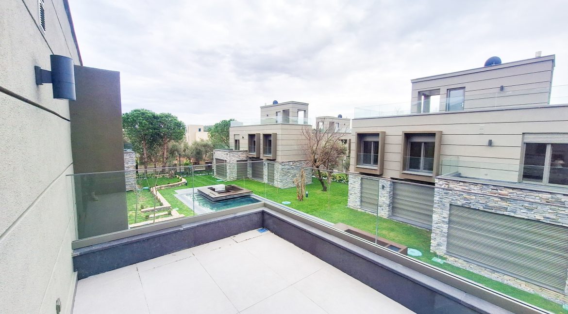 Güre’de Satılık 3+1 Dubleks Tam Müstakil Havuzlu Villa