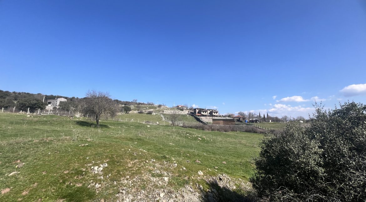 Tartışık Köyü'nde Site yapımına Uygun 4300 m² İmarlı Arazi (2)